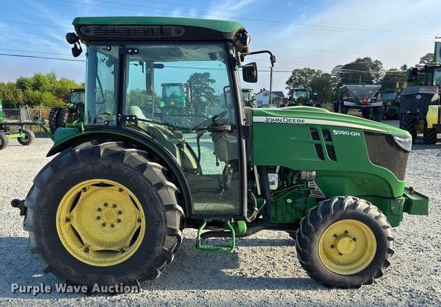 Image of John Deere 5090GN equipment image 3