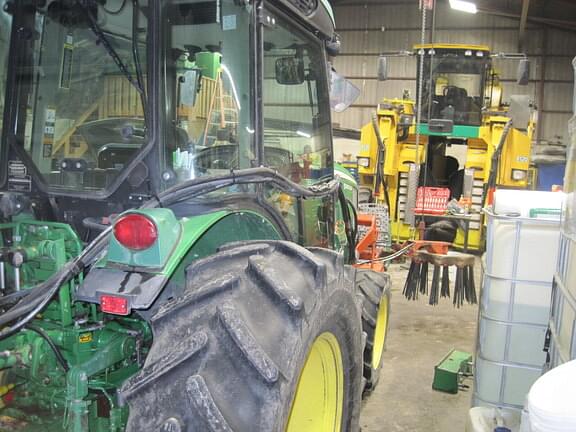 Image of John Deere 5090GV equipment image 3