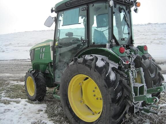 Image of John Deere 5090GV equipment image 2