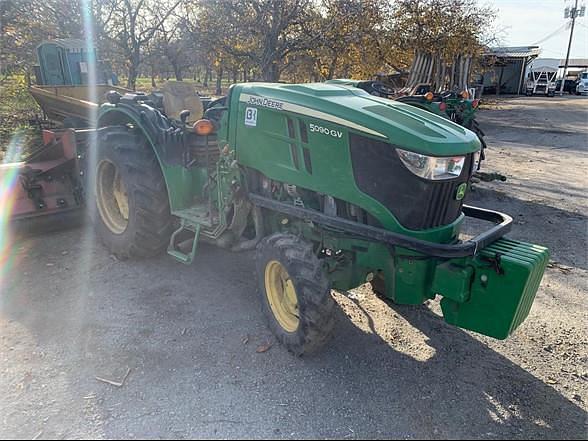 Image of John Deere 5090GV equipment image 2