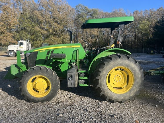2017 John Deere 5100E Equipment Image0