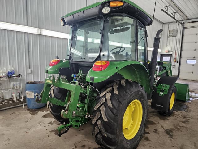 Image of John Deere 5100E equipment image 3