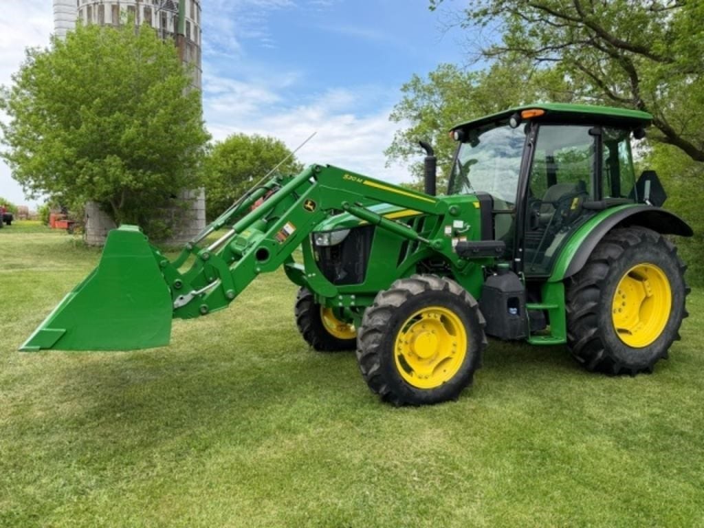 2017 John Deere 5100E Equipment Image0