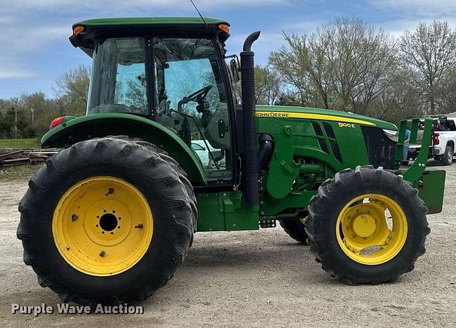 Image of John Deere 5100E equipment image 3