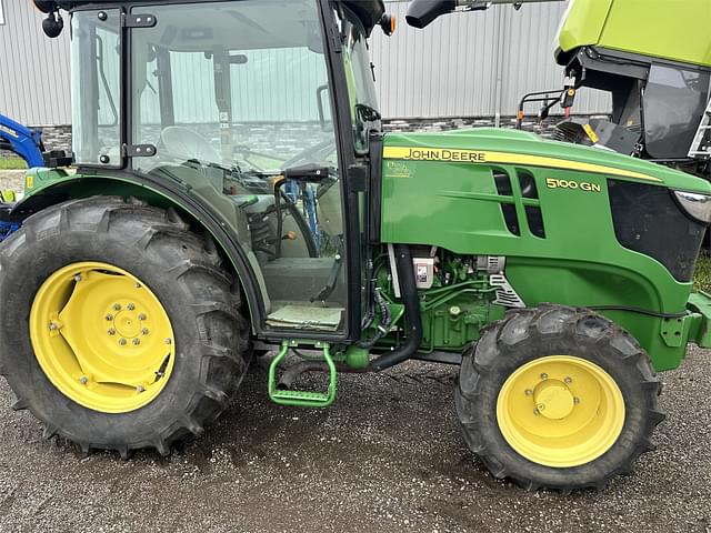 Image of John Deere 5100GN equipment image 2