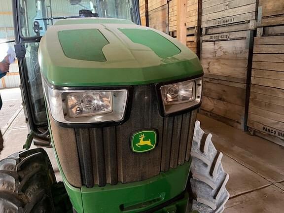 Image of John Deere 5100GN equipment image 4