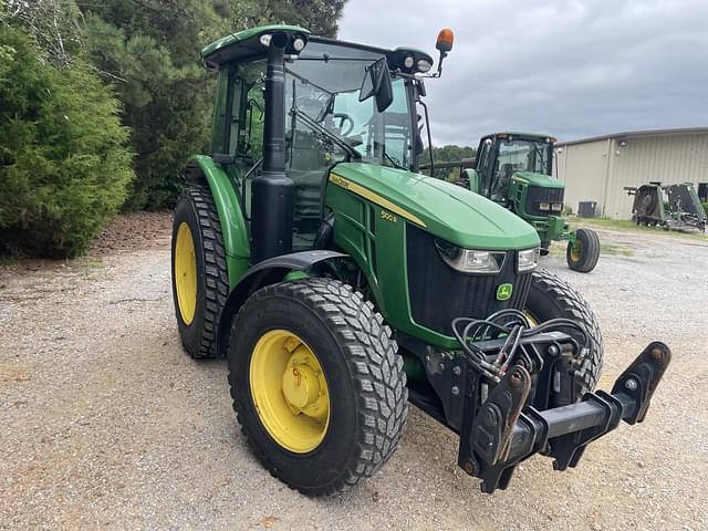 Image of John Deere 5100R equipment image 2