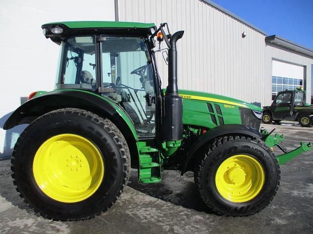 Image of John Deere 5100R equipment image 3