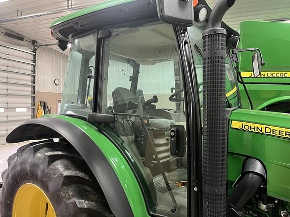 Image of John Deere 5115M equipment image 3