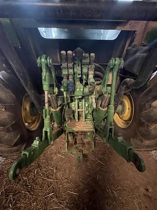 Image of John Deere 5125R equipment image 2