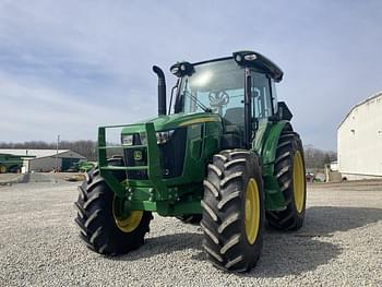 2017 John Deere 5125R Equipment Image0