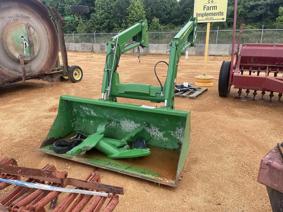 Image of John Deere 520M Image 1