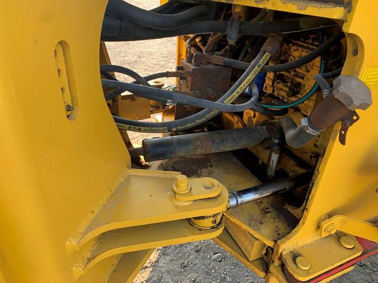 Main image John Deere 524KII 23