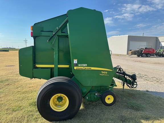 Image of John Deere 569 equipment image 4