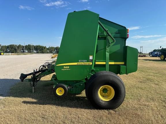 Image of John Deere 569 equipment image 1