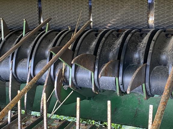 Image of John Deere 569 MegaWide Plus equipment image 2