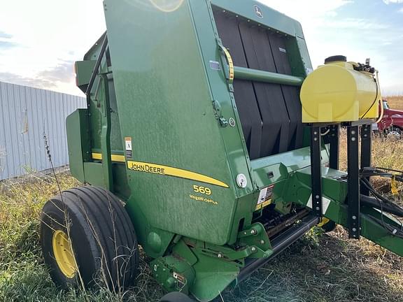 Image of John Deere 569 MegaWide Plus equipment image 1