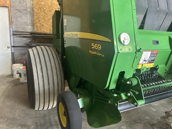 Image of John Deere 569 MegaWide Plus equipment image 2