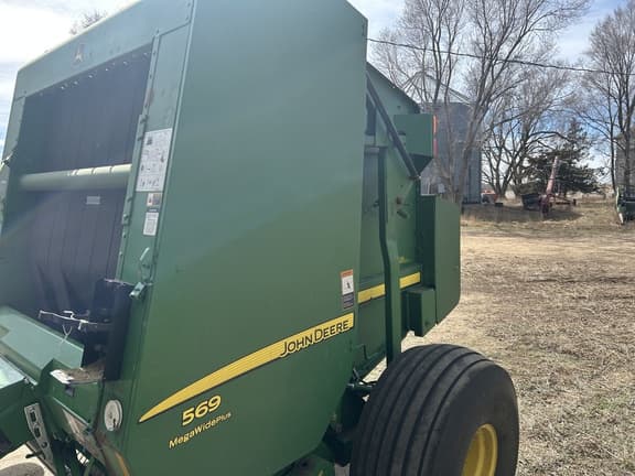 Image of John Deere 569 MegaWide Plus equipment image 3
