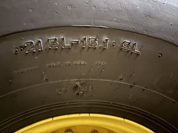 Image of John Deere 569 MegaWide Plus equipment image 4