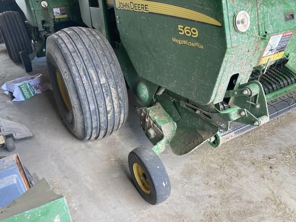 Image of John Deere 569 MegaWide Plus equipment image 3