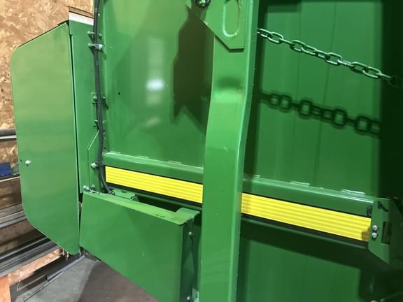Image of John Deere 569 MegaWide Plus equipment image 3