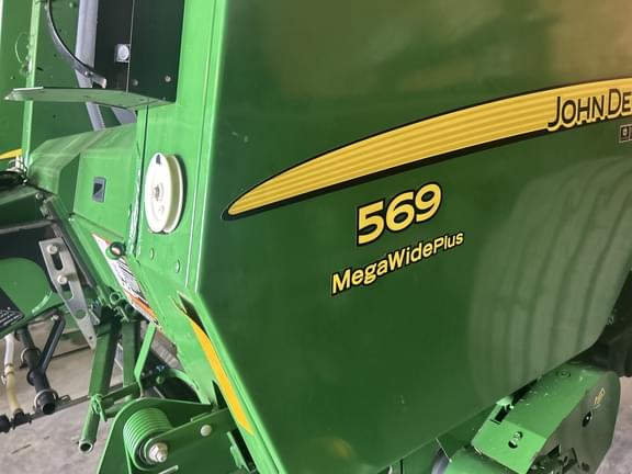 Image of John Deere 569 MegaWide Plus equipment image 4