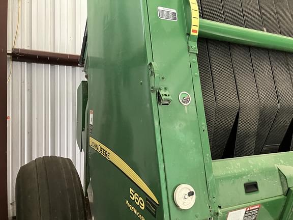 Image of John Deere 569 MegaWide Plus equipment image 2