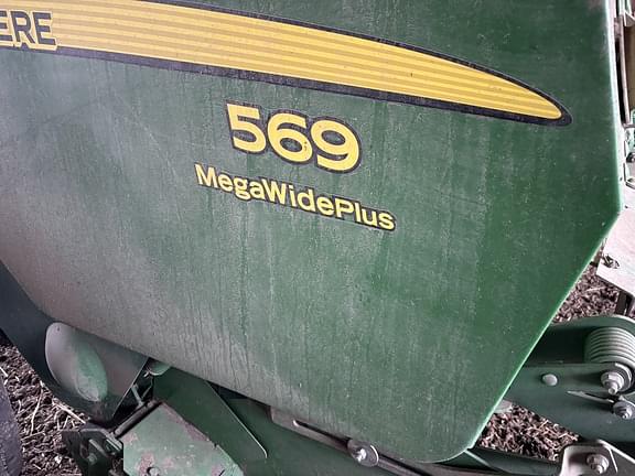 Image of John Deere 569 MegaWide Plus equipment image 2