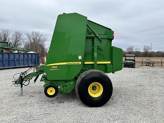 Image of John Deere 569 MegaWide Plus equipment image 1