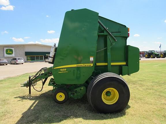 Image of John Deere 569 MegaWide Plus equipment image 1