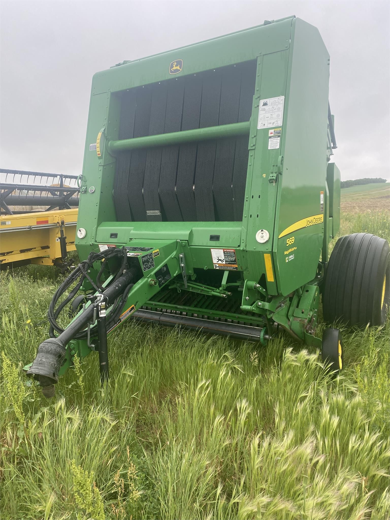 2017 John Deere 569 MegaWide Plus Equipment Image0