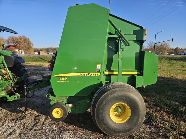 Image of John Deere 569 equipment image 1