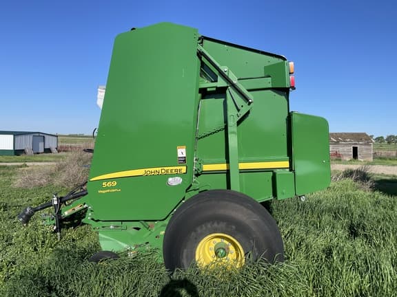 Image of John Deere 569 MegaWide Plus equipment image 1