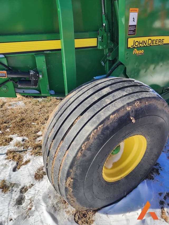 Image of John Deere 569 MegaWide Plus equipment image 2
