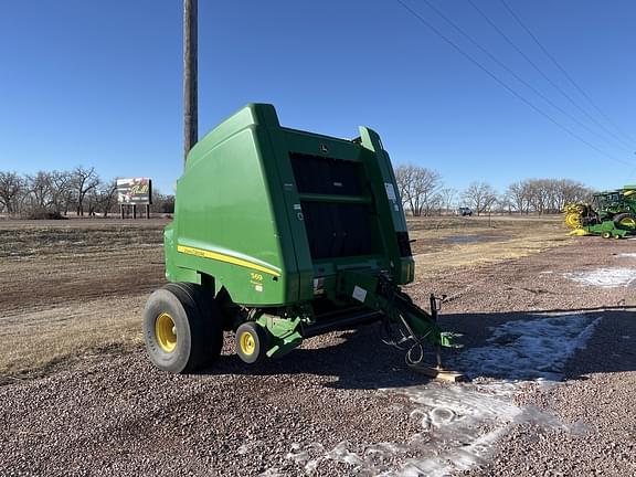 Image of John Deere 569 Premium Image 0