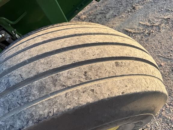 Image of John Deere 569 Premium equipment image 4