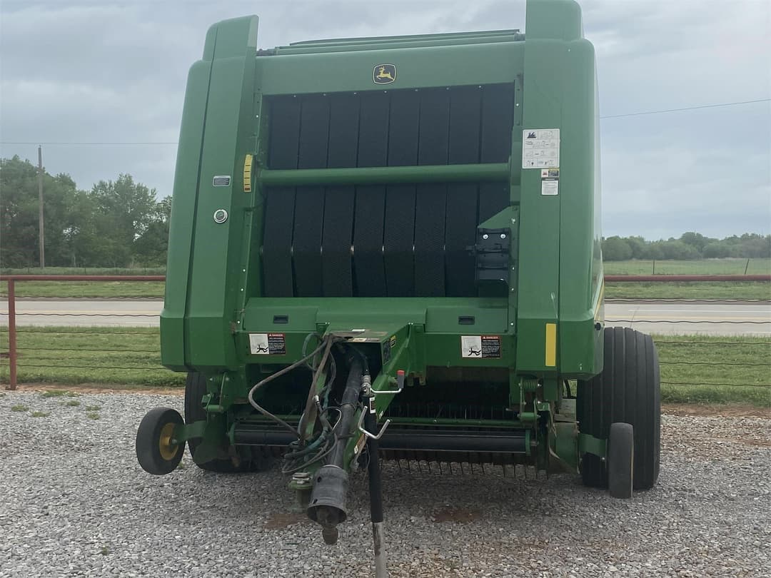 Image of John Deere 569 Premium Image 1