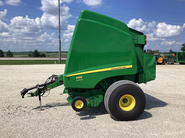 Image of John Deere 569 Premium equipment image 1