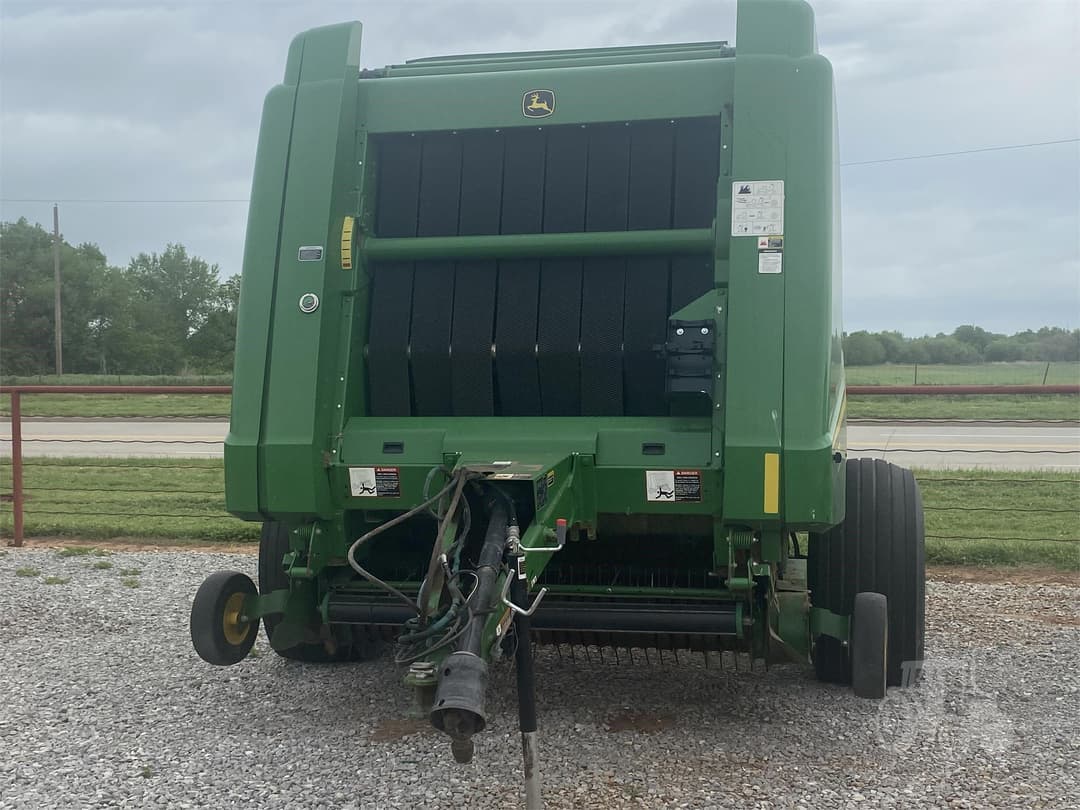 Image of John Deere 569 Premium Image 1