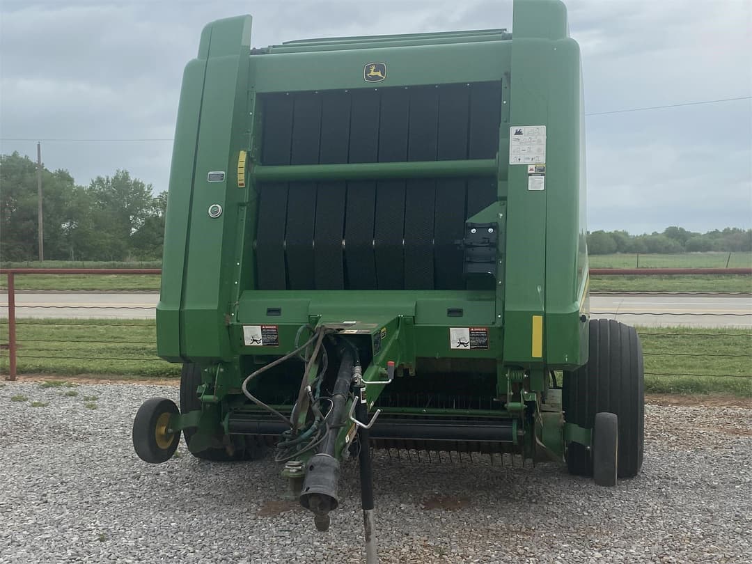 Image of John Deere 569 Premium Image 1