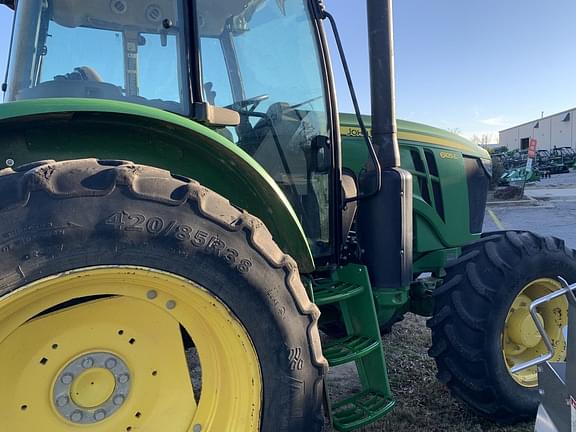 Image of John Deere 6105E equipment image 4