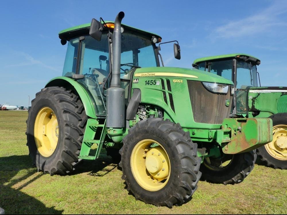 2017 John Deere 6105E Equipment Image0