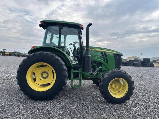 Image of John Deere 6105E equipment image 3
