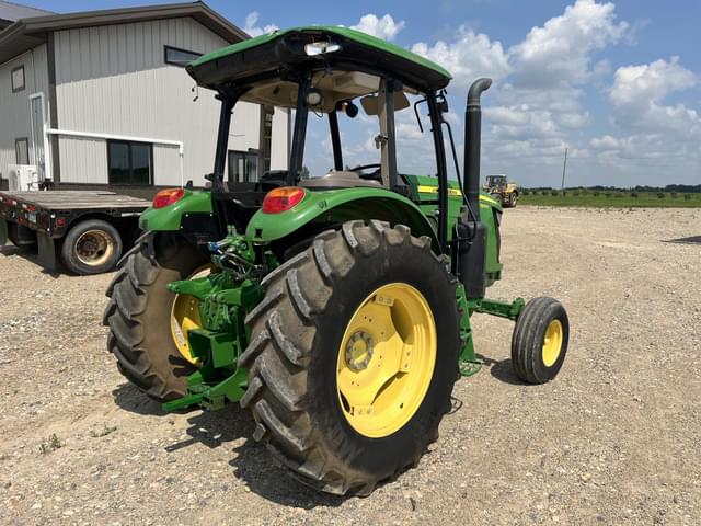 Image of John Deere 6105E equipment image 3