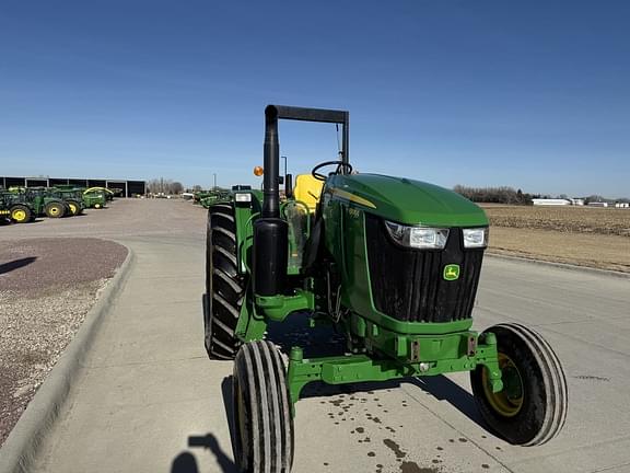 Image of John Deere 6105E equipment image 4