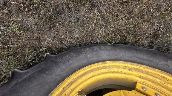 Image of John Deere 6105E equipment image 3