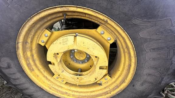 Image of John Deere 6105E equipment image 4