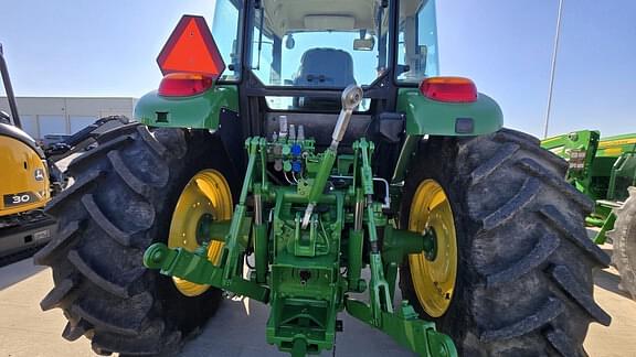 Image of John Deere 6105E equipment image 4