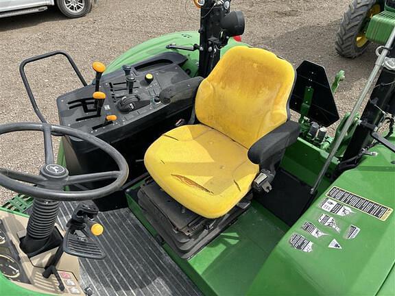 Image of John Deere 6110M equipment image 4